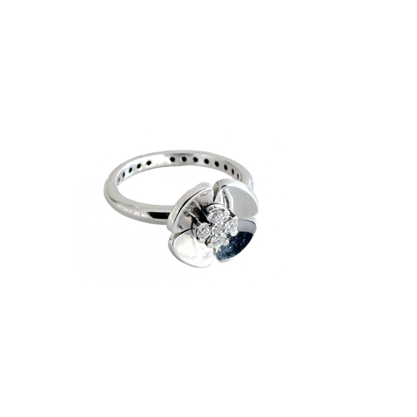White gold flower ring by Gioielliamo